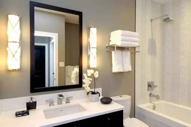 小小（xiǎo）衛生間這樣裝，超暖心！注重（chóng）細節設計，收納性能滿分！