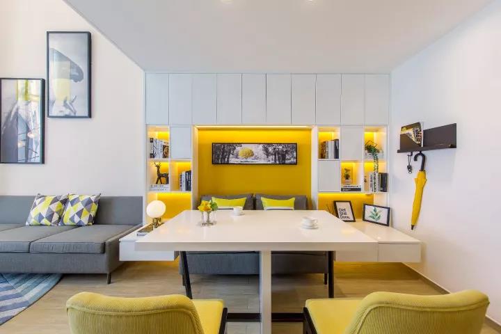 全屋定製撞色係列（liè）之黃白組合（hé），讓空間（jiān）極具（jù）活力