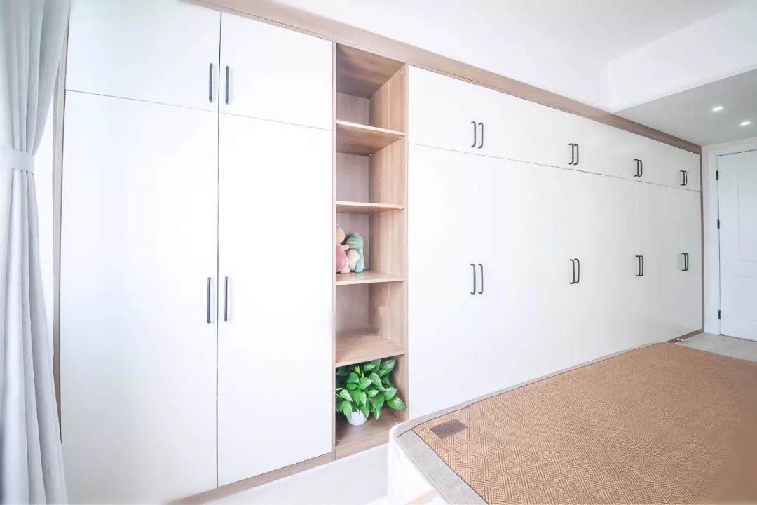 衣櫃貪大都（dōu）out了，留空一格才大氣！