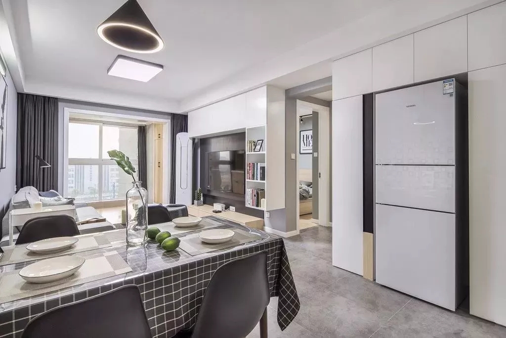 冰箱嵌入餐邊櫃，小戶型餐廳也可（kě）以如此（cǐ）任性美！