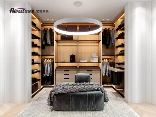 這樣做小戶型（xíng）也能擁有自己的衣帽間