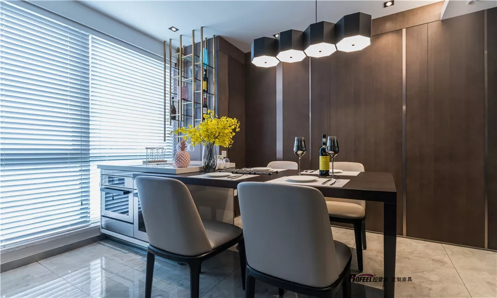 125平米現（xiàn）代簡約風三居室，幹淨利落（luò）還顯大氣